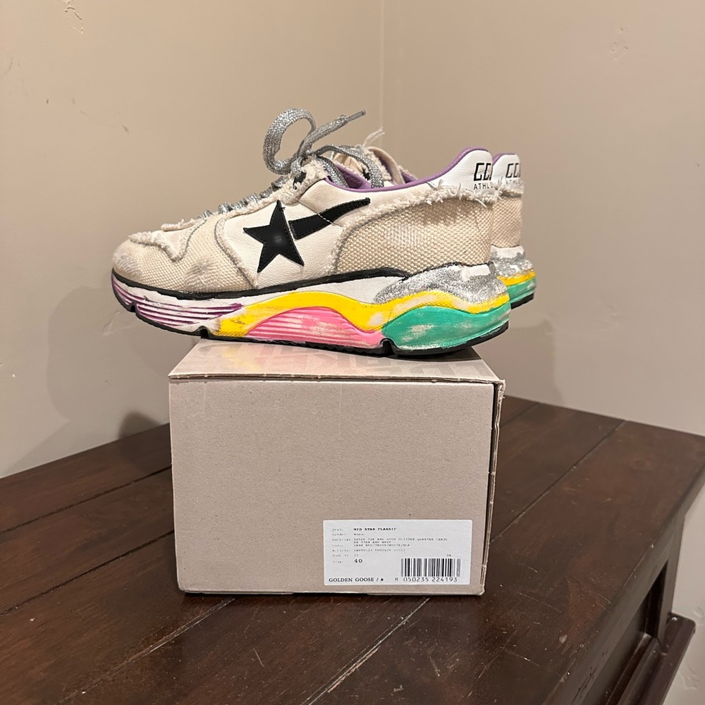 Golden Goose mid star classic sneakers tennis shoe 
Size: 40